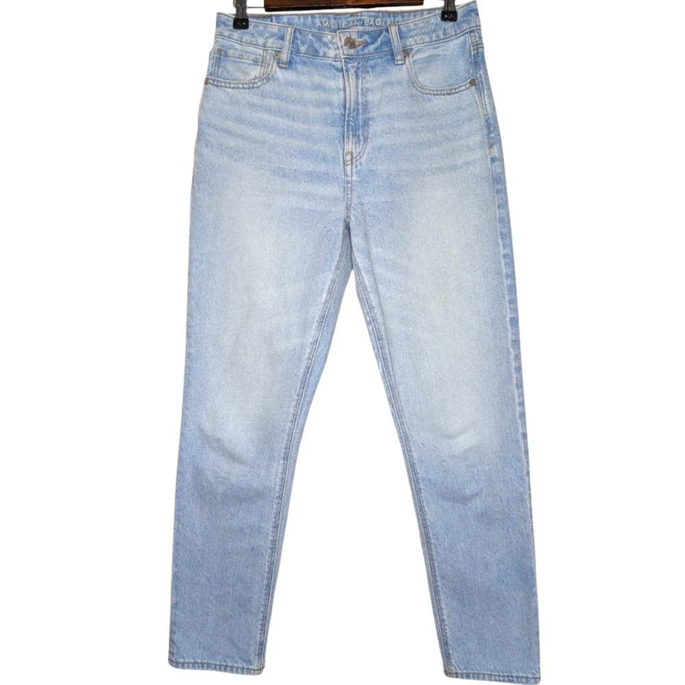 American Eagle Strigid Mom Jean Light Wash Blue High Rise Jeans Size 6 Regular